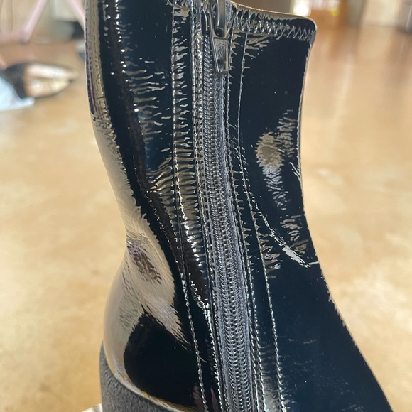 Jeffrey Campbell- Refresh Boot Black Crinkle Patent
Size W7.5 - Picture 4 of 7